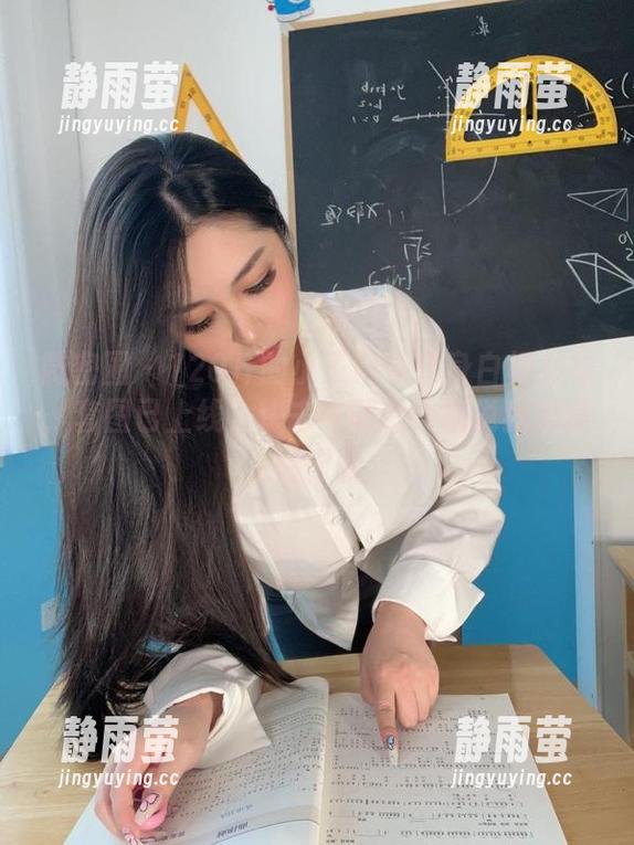 微密圈 - 120斤的小王同学化身白裙女神，套图已上线，快去下载吧，别说我没提醒你哦