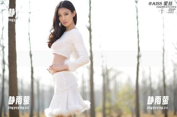 爱丝的健身奇遇记：萱萱图集里的“重力”法则
