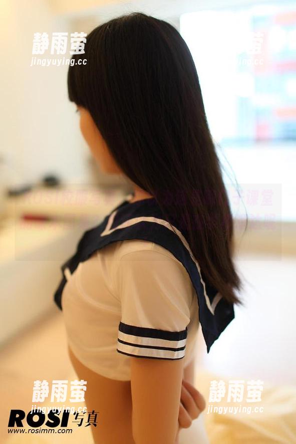 ROSI校服写真，你以为这是哪门子课堂的课本图集？我还以为只是在学校溜达呢！