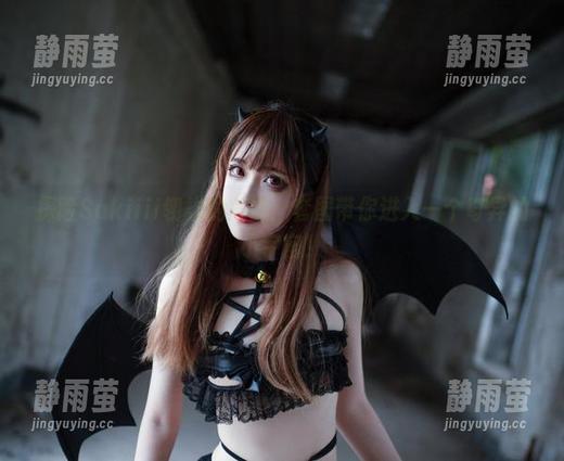 Sakiiii翎柒 探险Sakiiii翎柒的美脚:套图带你进入一个奇异的小宇宙!