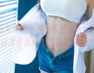 UGirls尤果网 - 艾小青校服大pk，看看她这次作品图库里能抢眼多少？