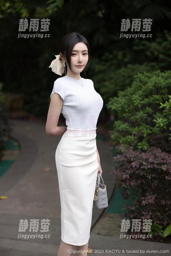 XIAOYU语画界 - 拿着原图的允儿Claire，在镂空里变得轻盈无比？