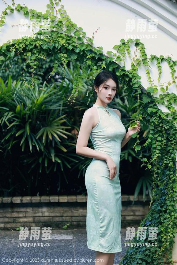 Xiuren秀人网-Cris_卓娅祺 Xiuren秀人网 - 空乘制服+黑丝=Cris_卓娅祺的私房图片,细节看得停不下来!
