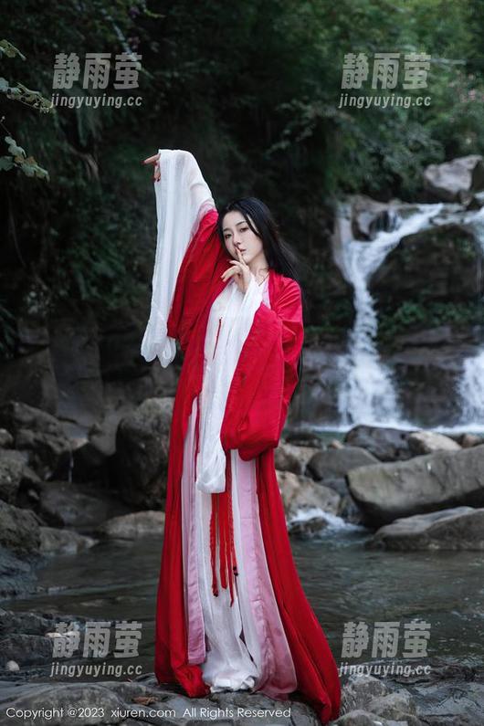 Xiuren秀人网 - 这套伊丽莎有点白的双人写真，难道是说要找一个伴吗？