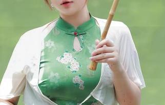 Xiuren秀人网 - 伊思思niko的圣诞写真集：这不是你奶奶的节日照！原图在线