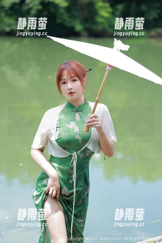 Xiuren秀人网-伊思思niko Xiuren秀人网 - 伊思思niko的圣诞写真集:这不是你奶奶的节日照!原图在线