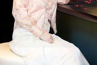 Xiuren秀人网 - 何嘉颖，妹子的写真陪伴，似梦似幻，伦敦桥掉吗？