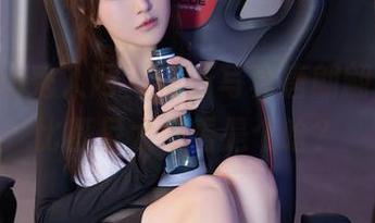 Xiuren秀人网 - 最新写真唐翩翩，试问比基尼太好看是个啥？