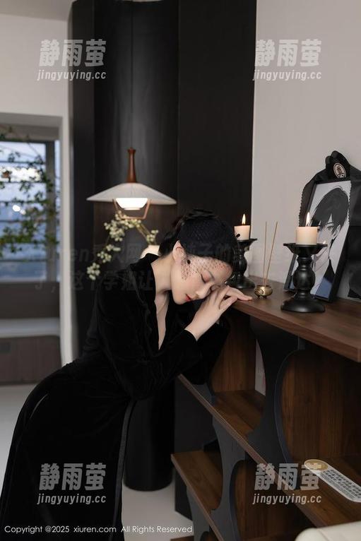Xiuren秀人网 - 小纯子的美图壁纸又来了，这个学姐让人想背书包出去溜达！