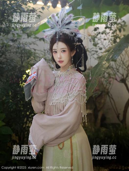 Xiuren秀人网 - 模特悦悦泳装秀：在图库里邂逅优雅的沙滩女神
