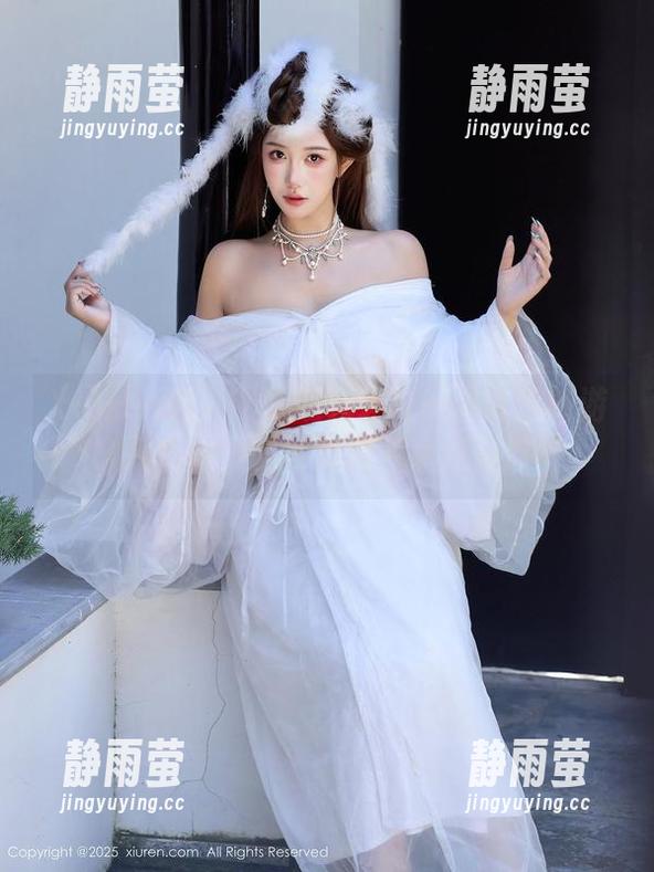 Xiuren秀人网-萌琪琪Irene Xiuren秀人网 - 萌琪琪Irene带你畅游死库水,照片里藏着点点俏皮