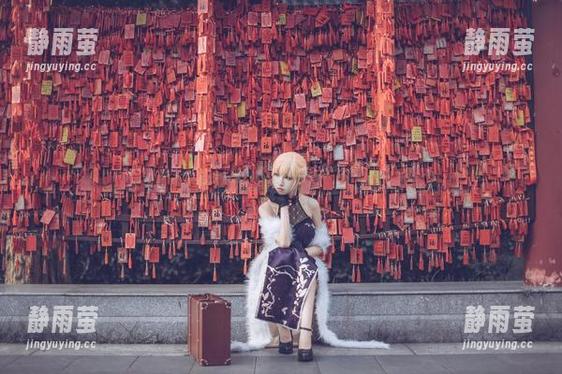 听说coser衣衣的私拍资源里，礼服裙子也在打工