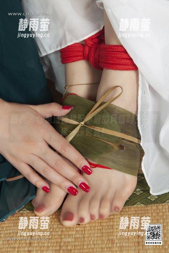 丽柜-小唐 丽柜 - 你见过白裙配小唐的风情吗?去图库一探究竟!