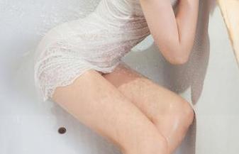 丽柜 - 私拍合集里的心心与蕾丝：一场轻松的视觉小游戏