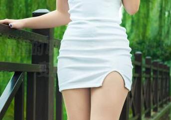 丽柜 - 潼潼的职业装写真：有种把会议室变成沙滩的幻觉