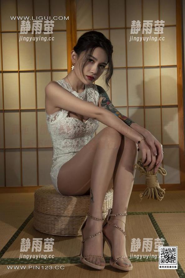 丽柜 - 图片里的甜甜，浴室的场景搭配得真不错，水龙头好像在默默痴迷！