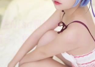 一提到二佐Nisa和校服，这组写真就让人联想很多，很没道理，但又很真实。