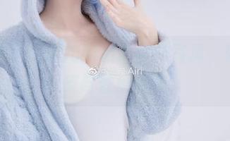图册展示：仙九Airi的女仆写真，轻松俏皮与性感相依