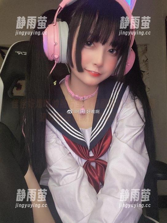佳佳好难啊的照片里藏着剧情的玄机，精选好像在和我悄声说话。