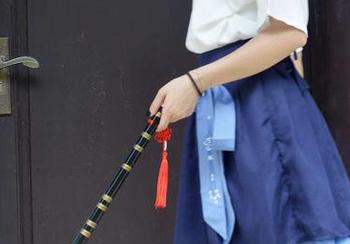 初夏女神 - 公园游玩里的双双，看原图就像在偷瞄
