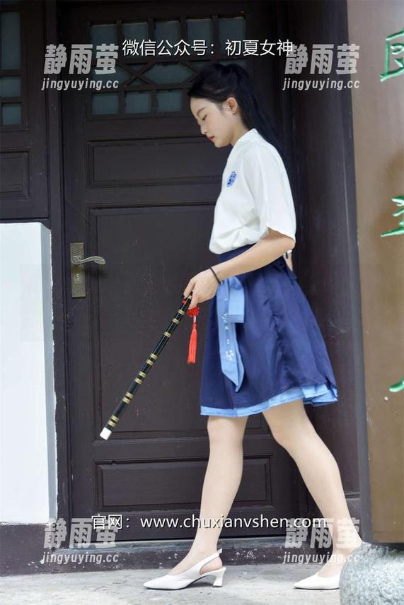 初夏女神-双双 初夏女神 - 公园游玩里的双双,看原图就像在偷瞄