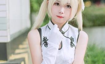 蓝色之夏：向小圆的作品集，下载之后，你的手机相册会被蓝色淹没哦！