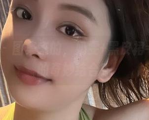 微密圈 - 图集来的，奶雯+黑皮裙=萌与酷的奇妙结合？