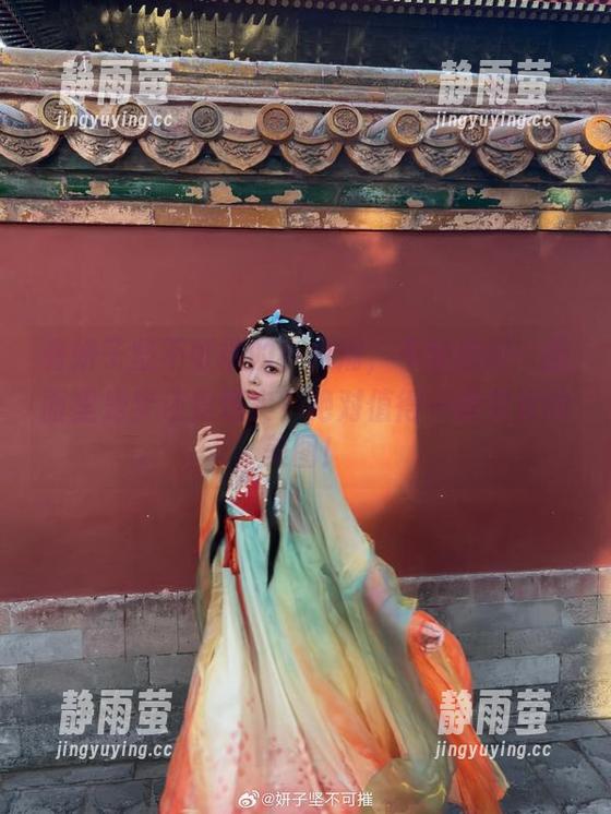 妍子坚不可摧 看妍子坚不可摧的小舟潮,不禁想问:画面里是梦还是现实?绝对值得一探究竟的美图!