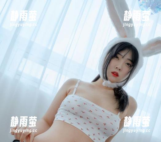 想感受夏日的热辣？宋哈娜的图集给你送来了一份美丽的清凉，记得下载！