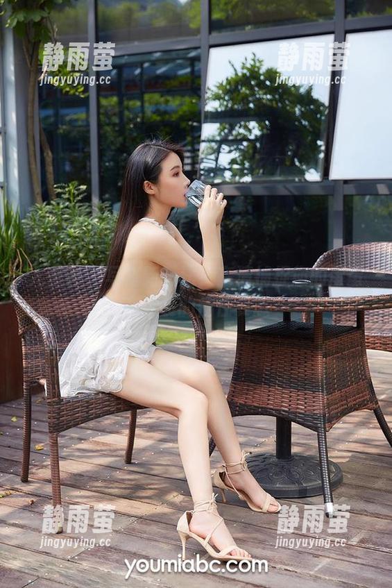 尤蜜荟 - 写真新玩法：高清捕捉您的蛋蛋在泳装的任性姿态