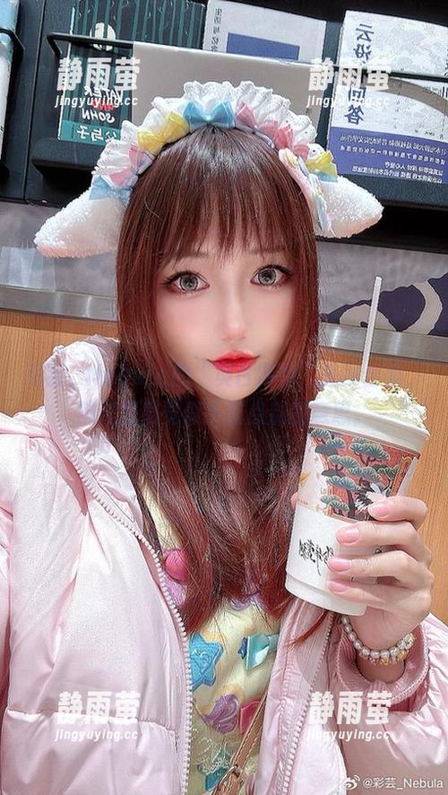 彩芸_Nebula的“奥古斯特”美图合集，脑海里感觉似乎有点别的意思。