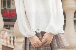 梦丝女神 - 晓晓蕾丝女仆：原图就像打翻的调色盘，资源一旦到手请小心高血压！