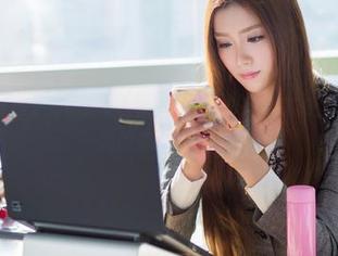 爱蜜社 - 来瞧瑞妤的新女王系列套图，保证让你感到通货膨胀——她的美丽涨得飞起！