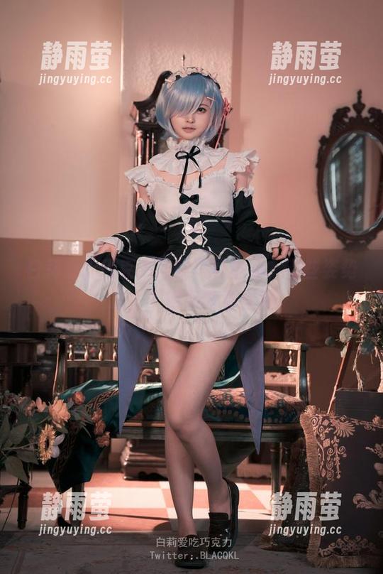 白莉爱吃巧克力妹妹写真全集，有些姿势让人不得不多看几眼