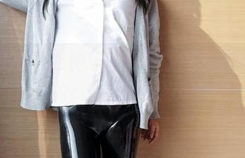 反转美学：在神乐坂真冬的电子相册里，旗袍黑贞的cos就跟梦游一样自由。