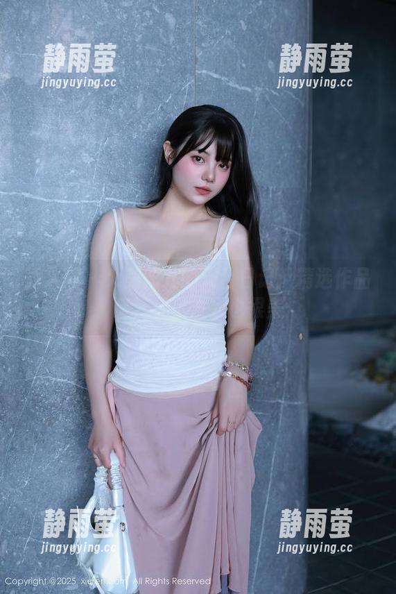 秀人网-大美妞儿 秀人网 - 大美妞儿的天台日记:精选作品集,偶尔发呆也很美