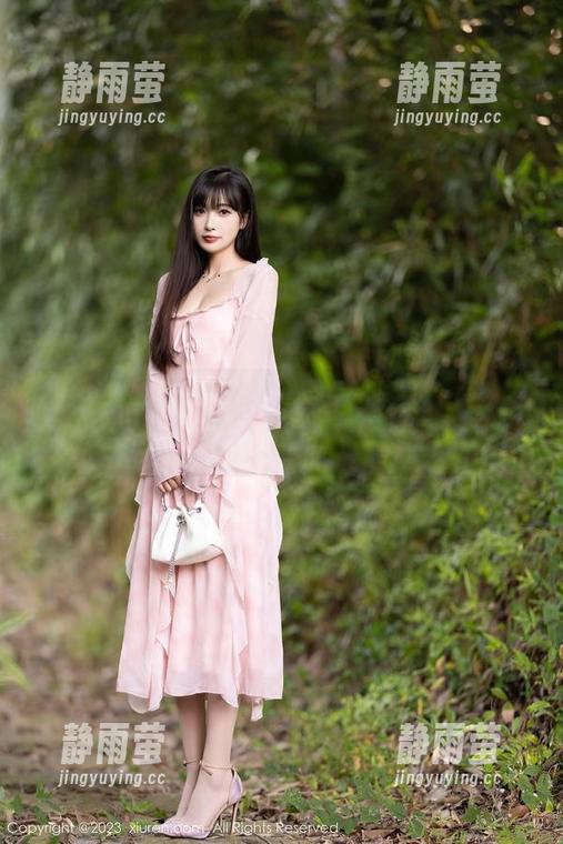 秀人网-小尤奈 秀人网 - 从小尤奈的照片里说人事,黑丝袜秘书到底有多迷人?