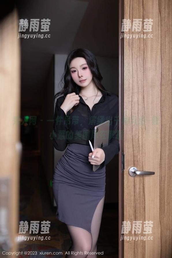 秀人网 - 一件吊带，演绎出千种风情–谢小蒽的美图尽在掌握