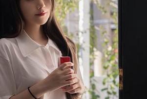 秀人网 - 成都的脸，陆萱萱的视角：每张写真都是无声的呐喊