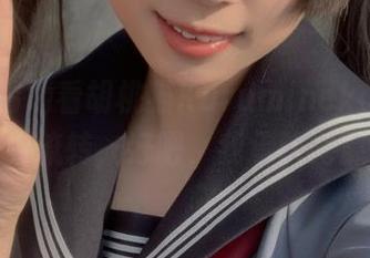 毫不留情地看胡桃猫Kurumineko，女王气指尖流转，好吧，我承认她赢了。