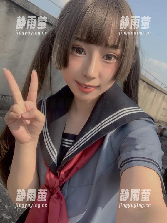 毫不留情地看胡桃猫Kurumineko，女王气指尖流转，好吧，我承认她赢了。