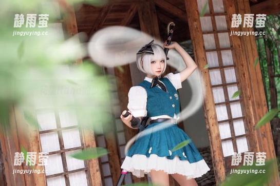 花柒Hana的少女写真，图片好像在偷偷对我眨眼。