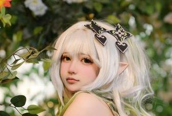 这组莱可Raika的修女写真，如同一场悄然无声的挑战，禁忌与美好尝试着对话。