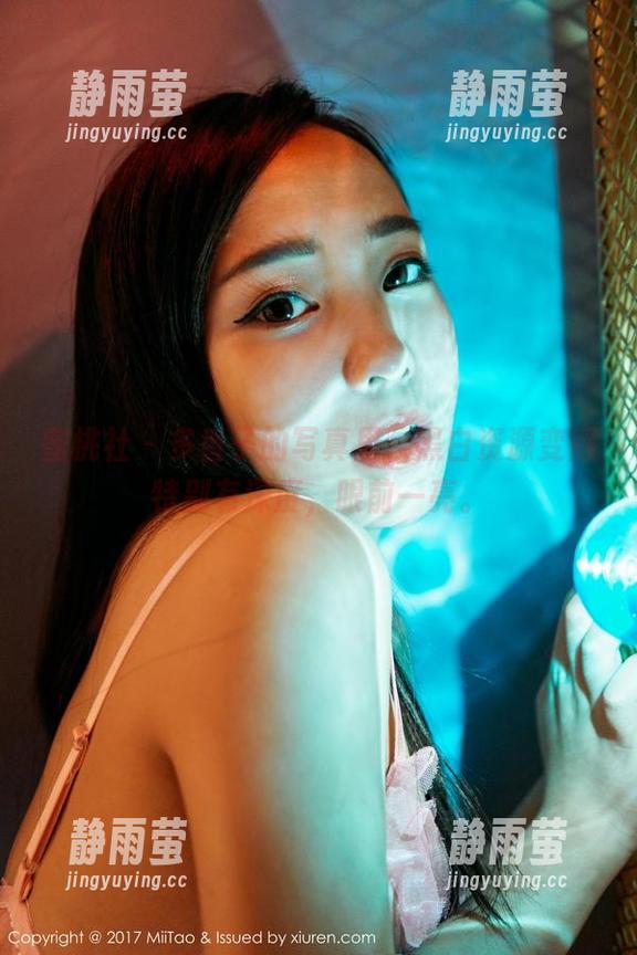 蜜桃社 - 多香子的写真里，黑白资源变得特别有深度，眼前一亮。