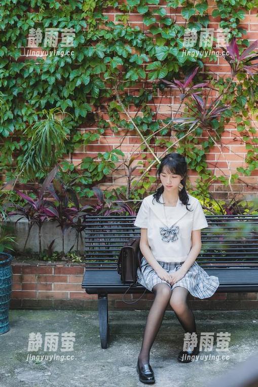 西呱呀呀呀 高清黑丝百合:西呱呀呀呀请来摄影师支持你没问题啊,前提是他能找到镜头!