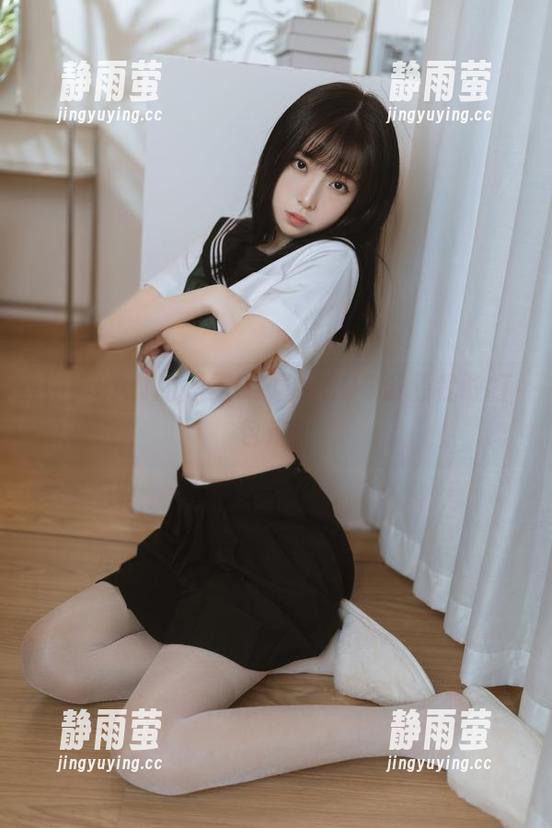 许岚LAN的短裙OL风，COS资源我敢打包走！