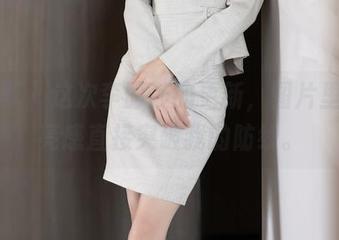 语画界 - 这次李丽莎的更新，图片里的油亮感直接突破我的防线。
