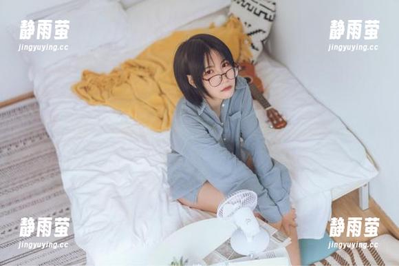 偷偷瞄一眼逐月Su的私房图片：晨光中瑜伽的奥秘？