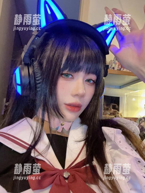 在阿九从不咕咕(九言)的美图中发现风纪学姐，难道我也要去买校服？