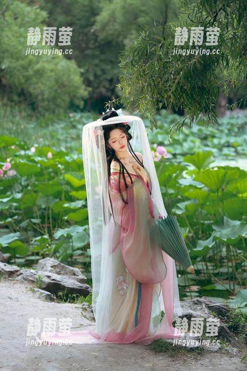 原图揭秘！雯妹不讲道理的灰色网衣和我那无处安放的视线，来聊聊。